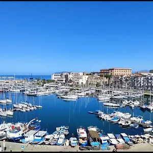 Cala Mare , Palerme Italie